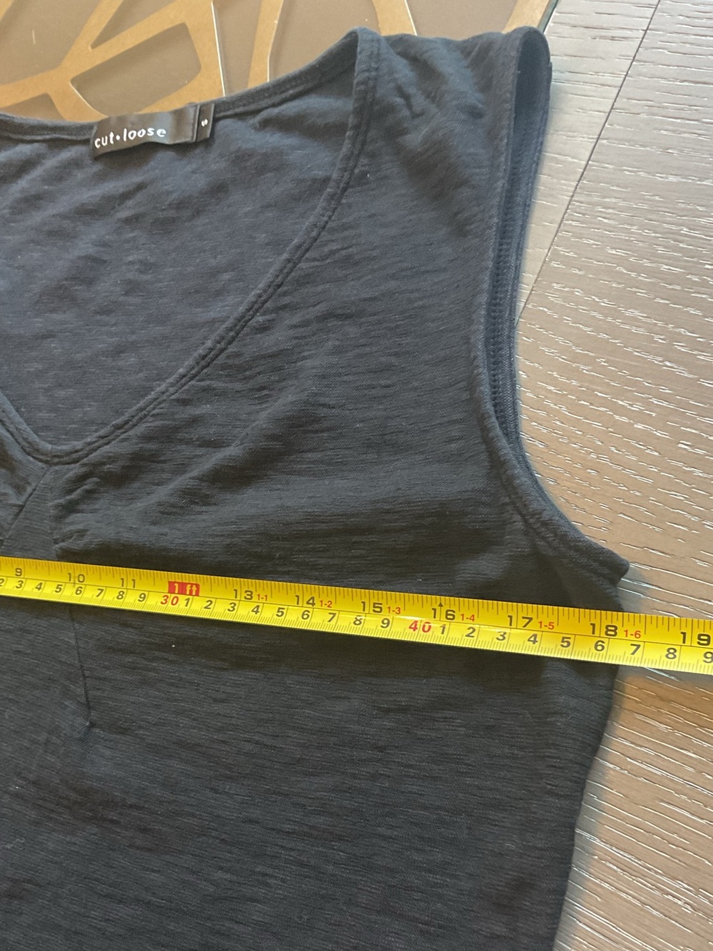 *Cut Loose* Classic Cut Black V-Neck Slub Linen Mix Sleeveless Tank Top. - Picture 5 of 7